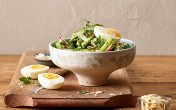 Spargel-Radieschen-Salat mit Kräuter-Ei