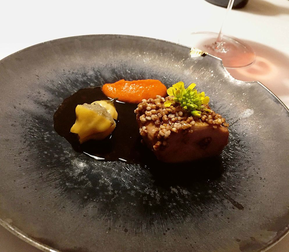 Ein Highligt von Richard Rauch: Almochse mit einer Sauce aus fermentiertem Knoblauch.