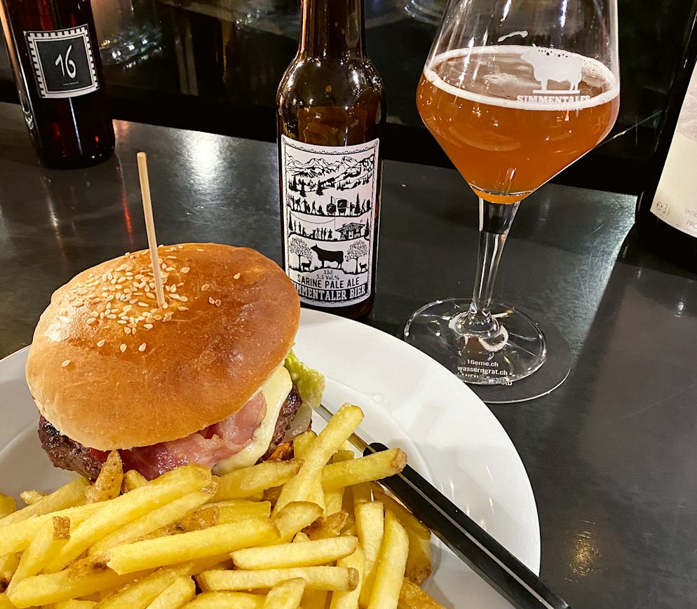 Einfach, aber sündhaft gut: Beefburger und lokales Craftbier in der «16 Boucherie».