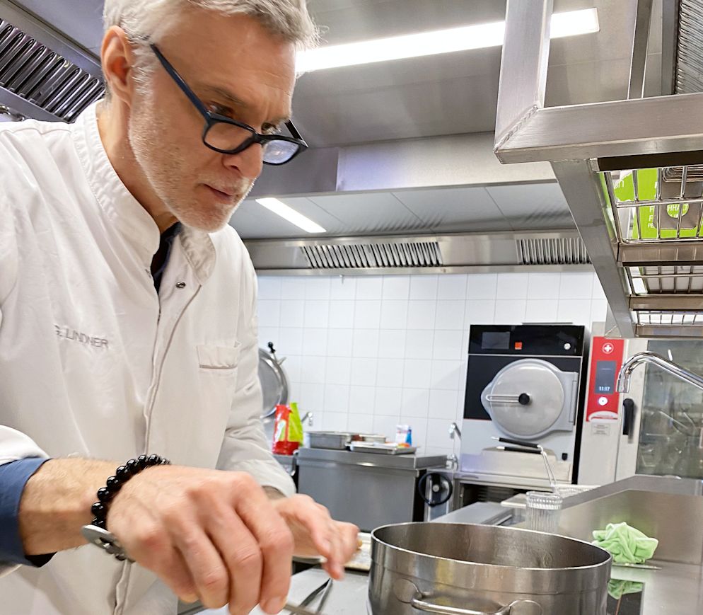 Backhendl à la Marcus G. Lindner: Im neuen «Eggli» wird sowohl bodenständig als auch luxuriös gekocht.