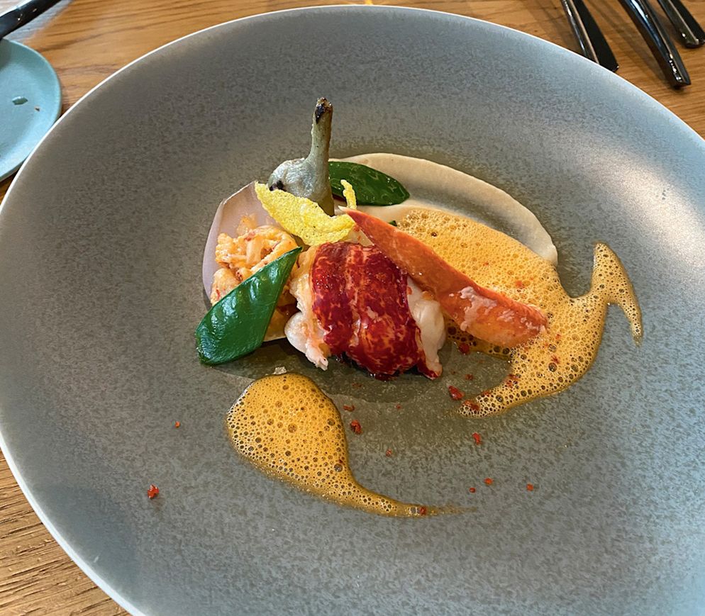Französische Klassik mit Twist: Hummer mit Artischocke in den «Ateliers» in Vevey.