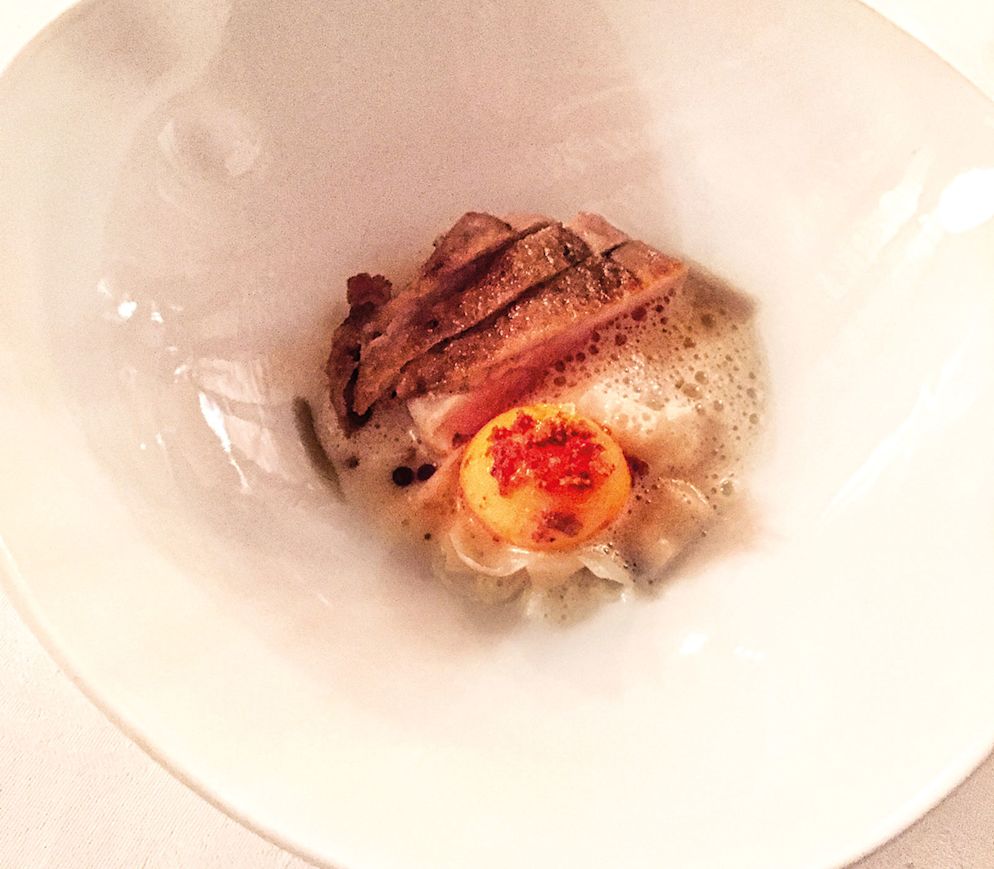 Bressehuhn mit Eigelb und Blumenkohl im «Le Gourmet»