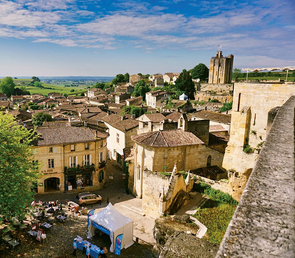 Wie aus dem Bilderbuch: Blick von Saint-Émilion in die Rebberge.