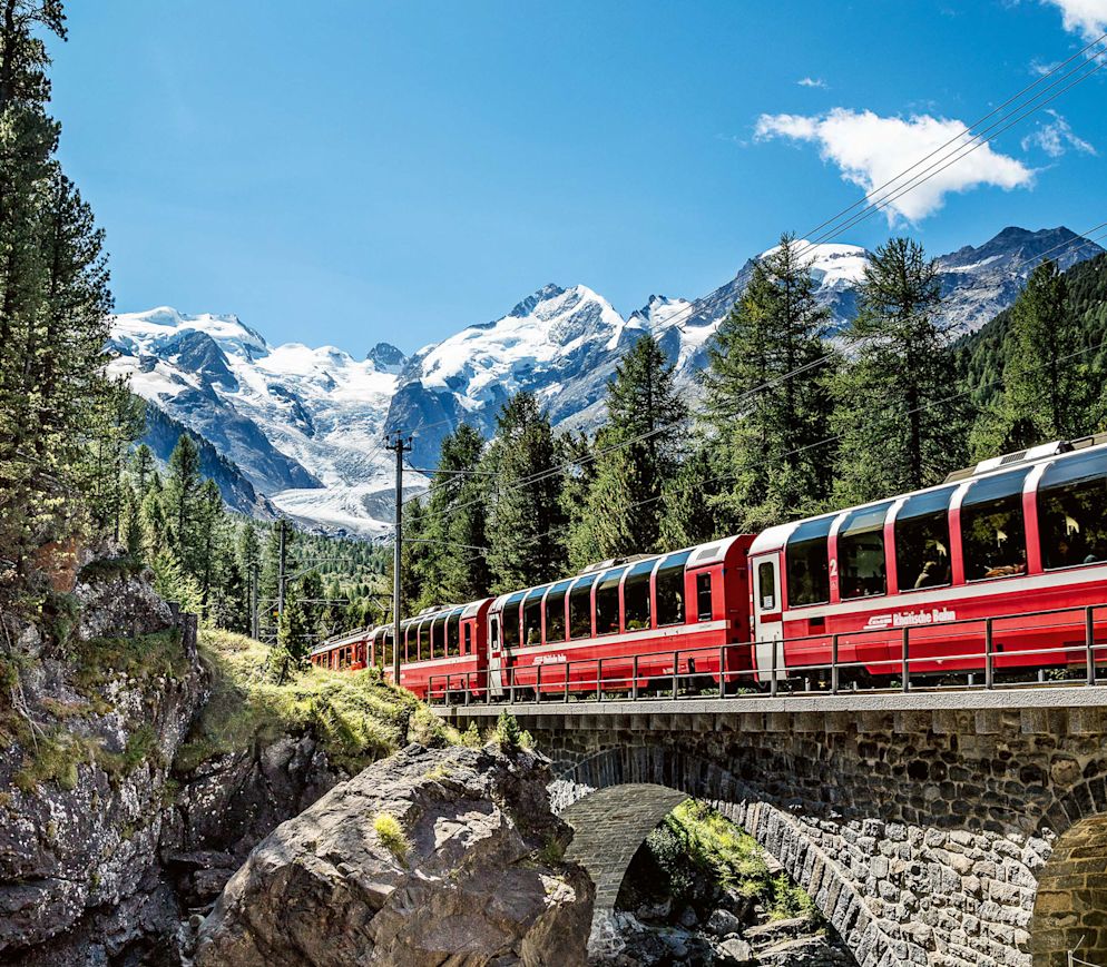 Bereits die Anreise mit dem Bernina Express (hier vor dem Morteratschgletscher) ist ein grandioses Erlebnis.