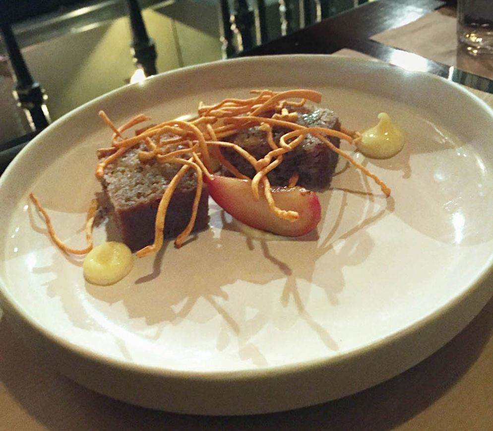 Tolles Pilzdessert: Frittiertes Pilzgeflecht mit Nusskuchen und Zitronencreme im «Café des Spores».