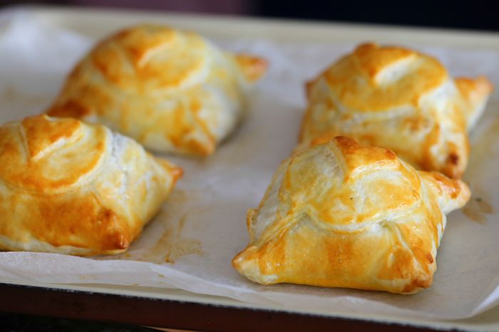 Schweinsfilet im Blätterteig mit Kräutern und Parmesan - Annemarie