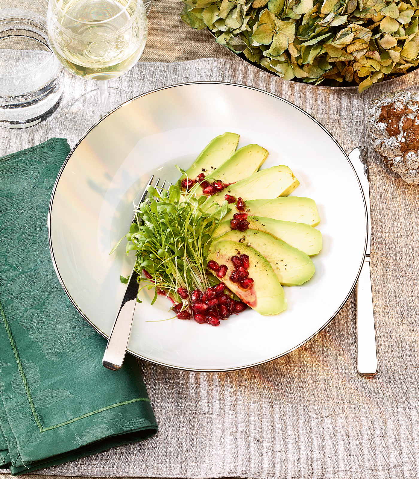 Avocado mit Granatapfel-Limetten-Dressing - Annemarie Wildeisens KOCHEN