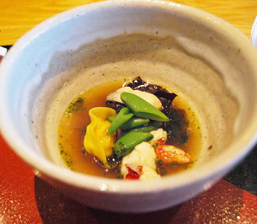 Bretonisch-japanische Fusionsküche im «Le Restaurant japonais»: Hummer-Grünkohl-Gyoza mit ausgelöster Auster