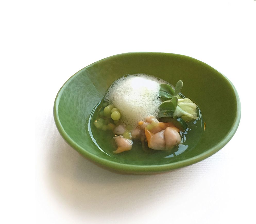 Amuse-Bouche im «The Yeatman», Porto: Steckrübe mit Matcha und Yuzu.