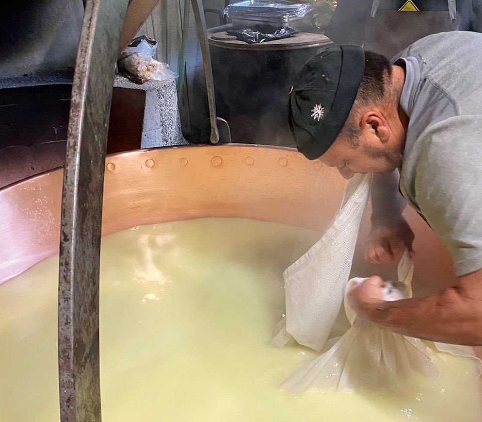 Im «Chalet d’Alpage de la Neuve» wird der Käse noch auf ganz traditionelle Art hergestellt.