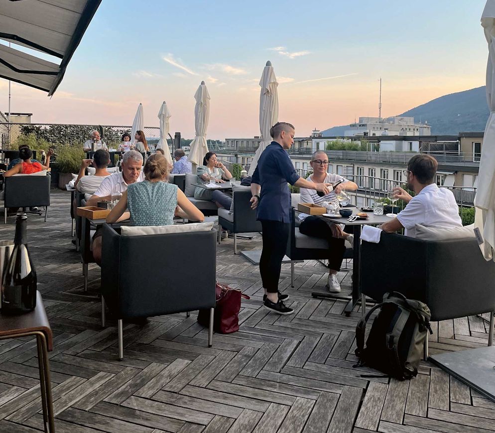 Die Dachterrasse des «Repas» bietet den wohl schönsten Blick auf die Stadt.
