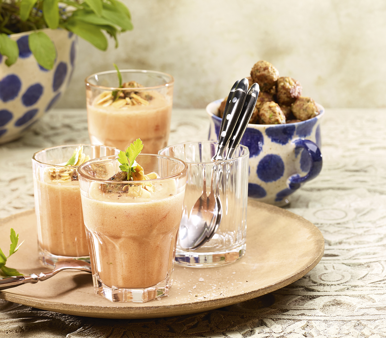 Tomaten-Melonen-Gazpacho mit Hackbällchen - Annemarie Wildeisens KOCHEN