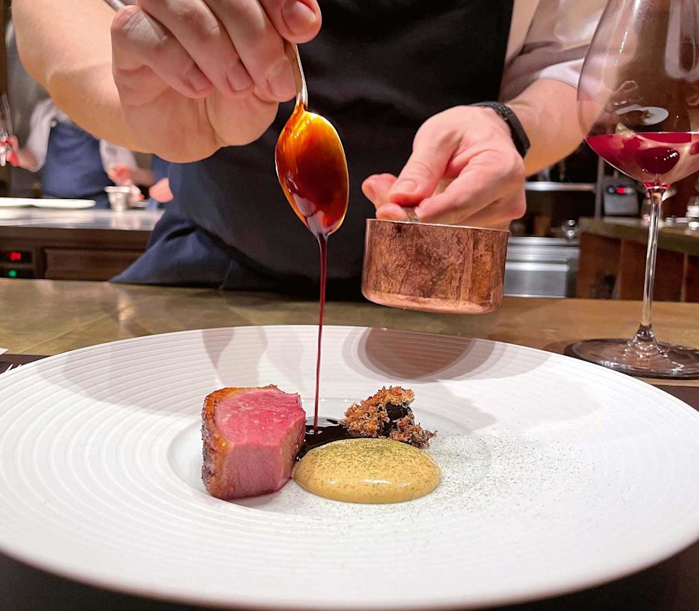 Nur einer von vielen Höhepunkten am Chef`s Table: Ente mit Miso und Pilzen.