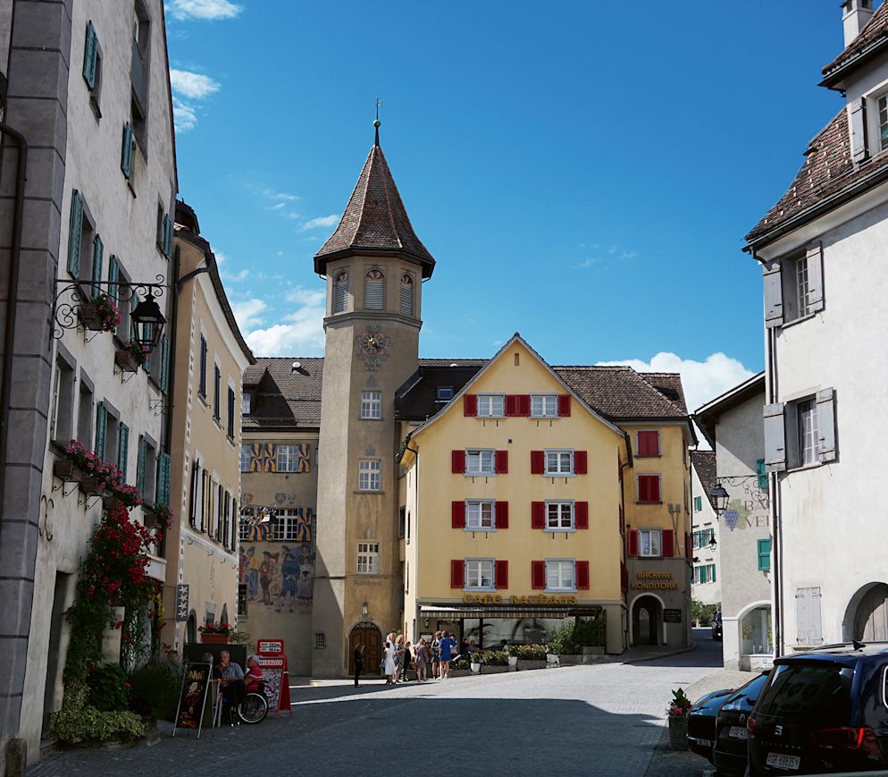Das beschauliche wie berühmte Städtchen Maienfeld ist das Zentrum der Region.