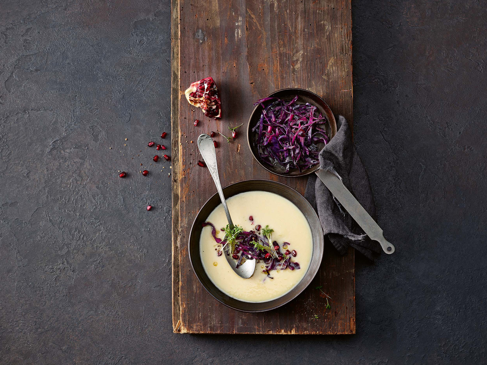 Bohnencremesuppe mit gebratenen Rotkabisstreifen - Annemarie Wildeisens ...