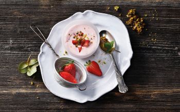 Erdbeercreme mit Pistazien-Krokant