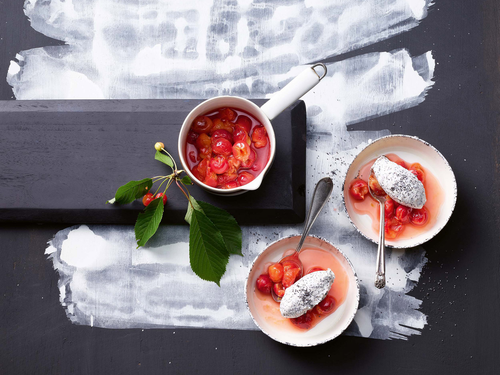 Kirschenkompott mit Mohn-Quark-Nocken - Annemarie Wildeisens KOCHEN