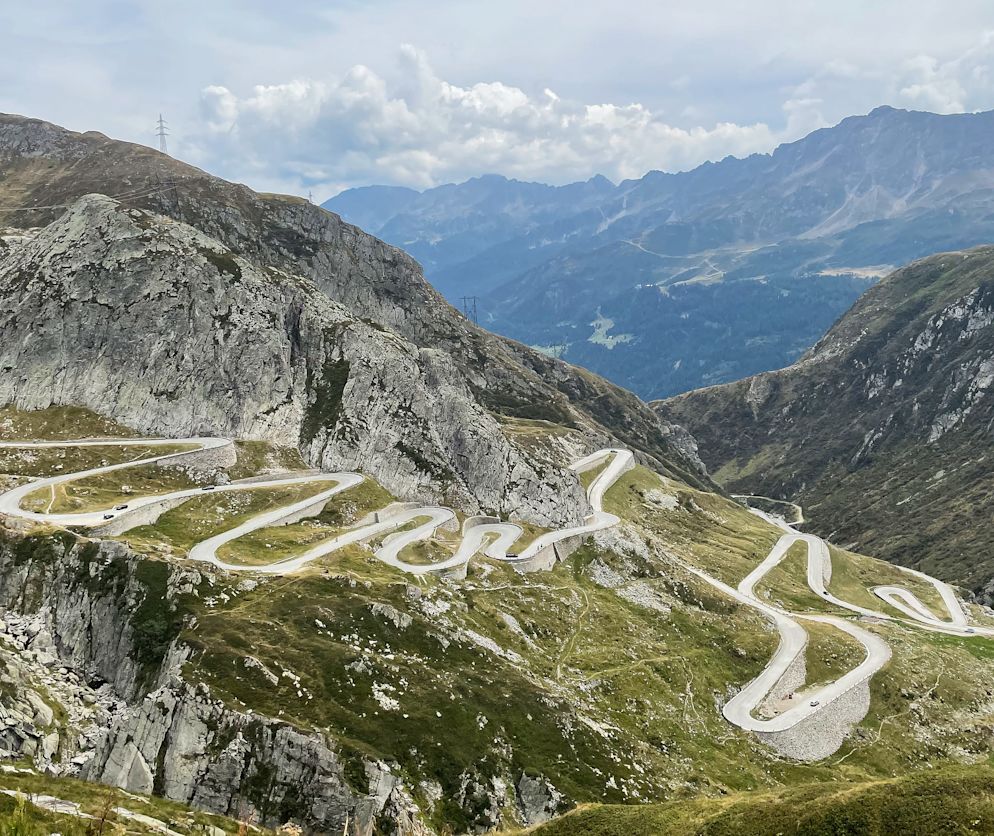 Die legendäre «Tremola» führt vom Gotthardpass bis hinunter nach Airolo.
