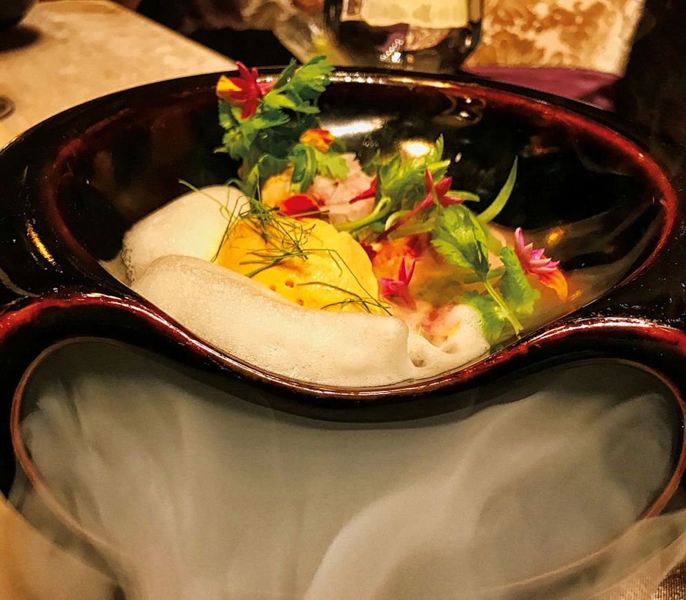 Molekulares «Frozen Curry» mit Hummer im «Sra Bua by Kiin Kiin»