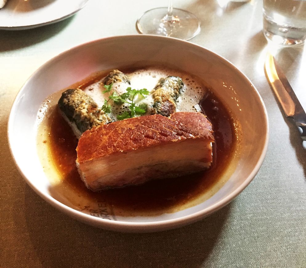 Knuspriger Schweinebauch mit Capuns im «Alten Torkel» in Jenins.