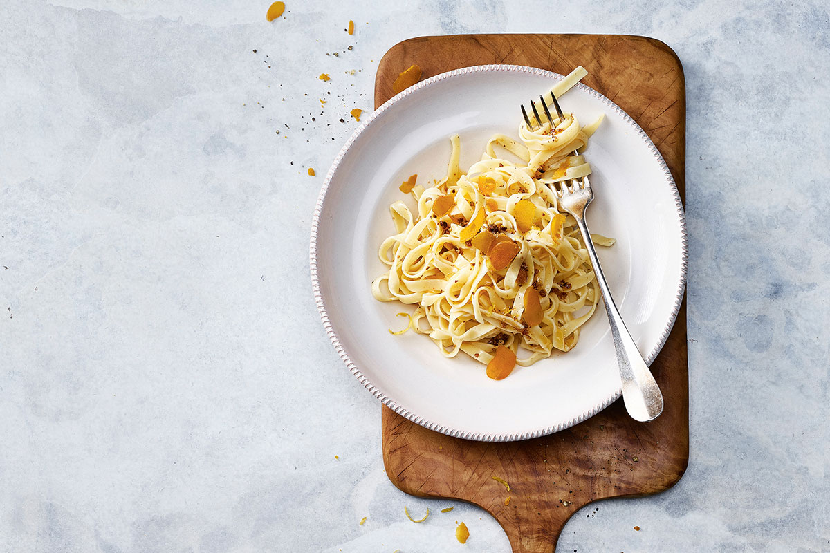 Tagliatelle mit Pfefferbutter und Bottarga - Annemarie Wildeisens KOCHEN