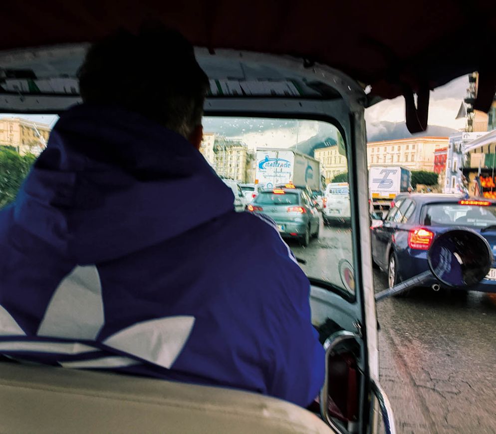 An Bord einer Ape Calessino, inmitten des Verkehrschaos von Palermo