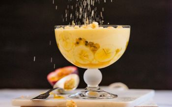 Bananen-Passionsfrucht-Trifle