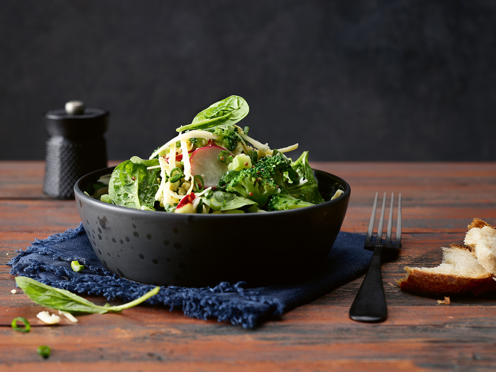 Käse-Broccoli-Salat an Senfdressing - Annemarie Wildeisens KOCHEN