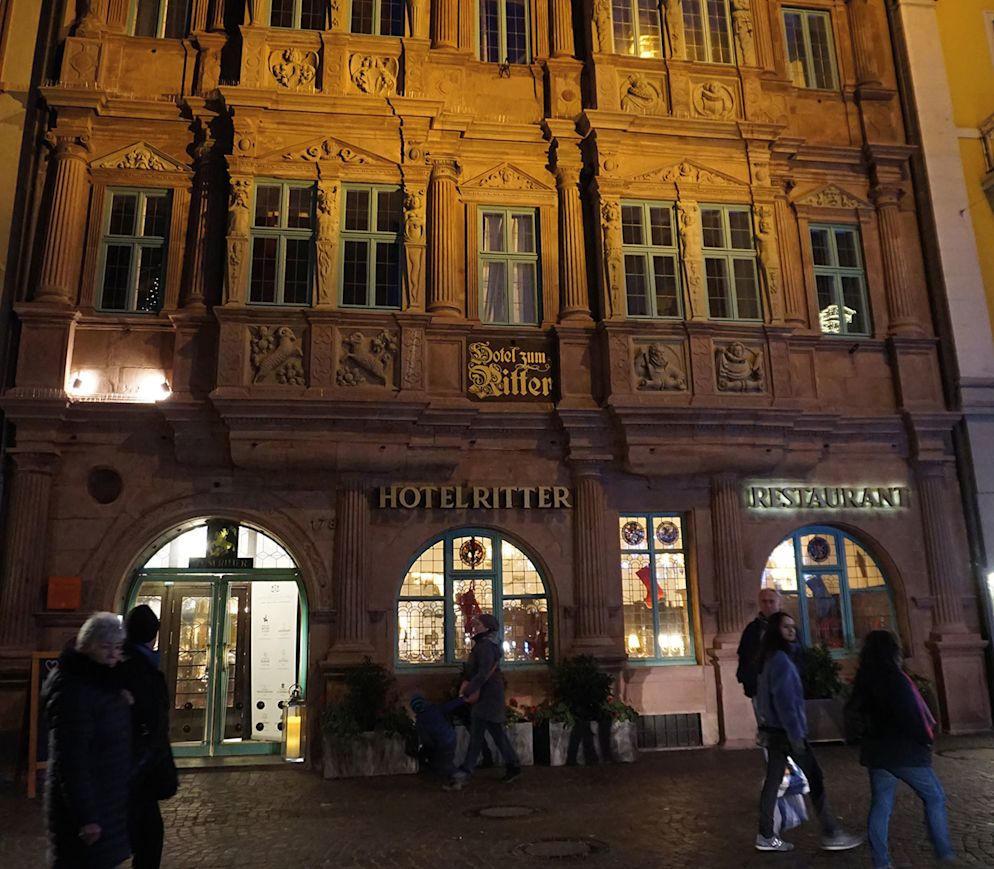 Das Hotel Ritter mit seiner prächtigen Fassade ist eines der markantesten Gebäude der Altstadt.