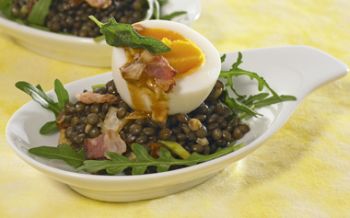 Beluga-Linsen-Salat mit Ei