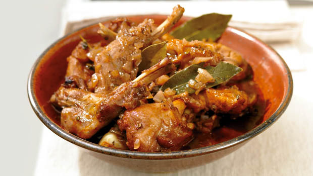 Kaninchen mit Kräutern, Knoblauch und Wein - Annemarie Wildeisens KOCHEN