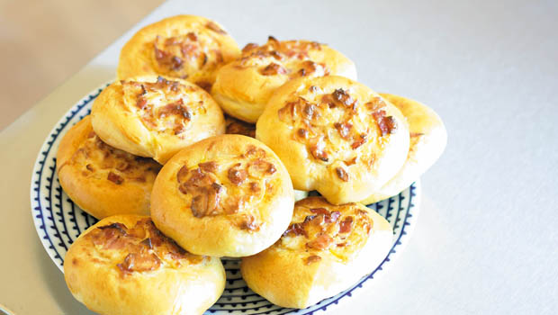 Speck-Mandel-Brötchen mit Sauerrahm - Annemarie Wildeisens KOCHEN