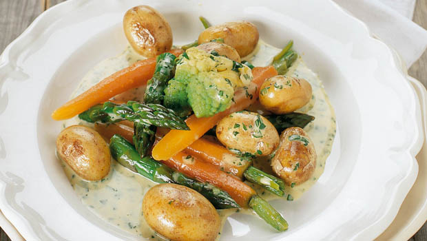 Romanesco-Kefen- Gemüse mit Poulet an Basilikumsauce