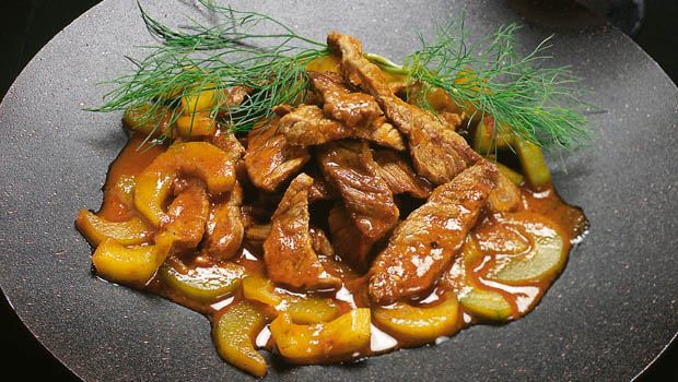 Rindfleischstreifen an Gurken-Paprika-Sauce - Annemarie Wildeisens KOCHEN