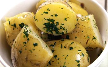 Kartoffeln im Kräuterdampf
