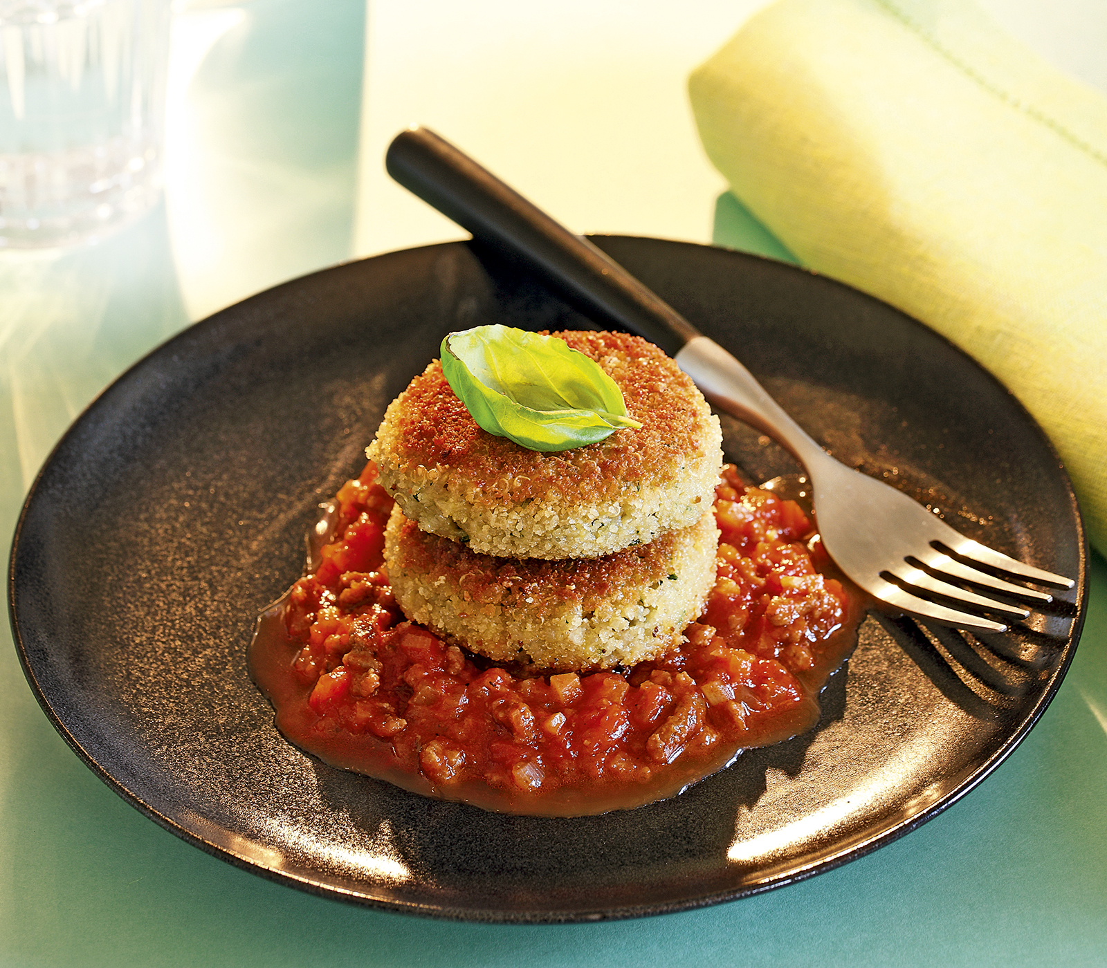 Quinoa-Küchlein mit Hackfleischsauce - Annemarie Wildeisens KOCHEN