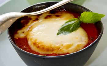 Überbackene Suppe von dreierlei Tomaten
