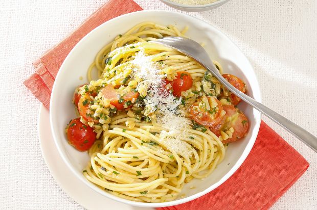 Spaghetti mit Salbei-Pinienkernen-Pesto