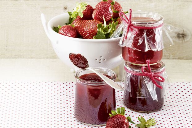 Erdbeer-Konfitüre mit Rosenwasser
