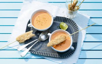 Limetten-Rüebli-Suppe mit Pouletspiesschen