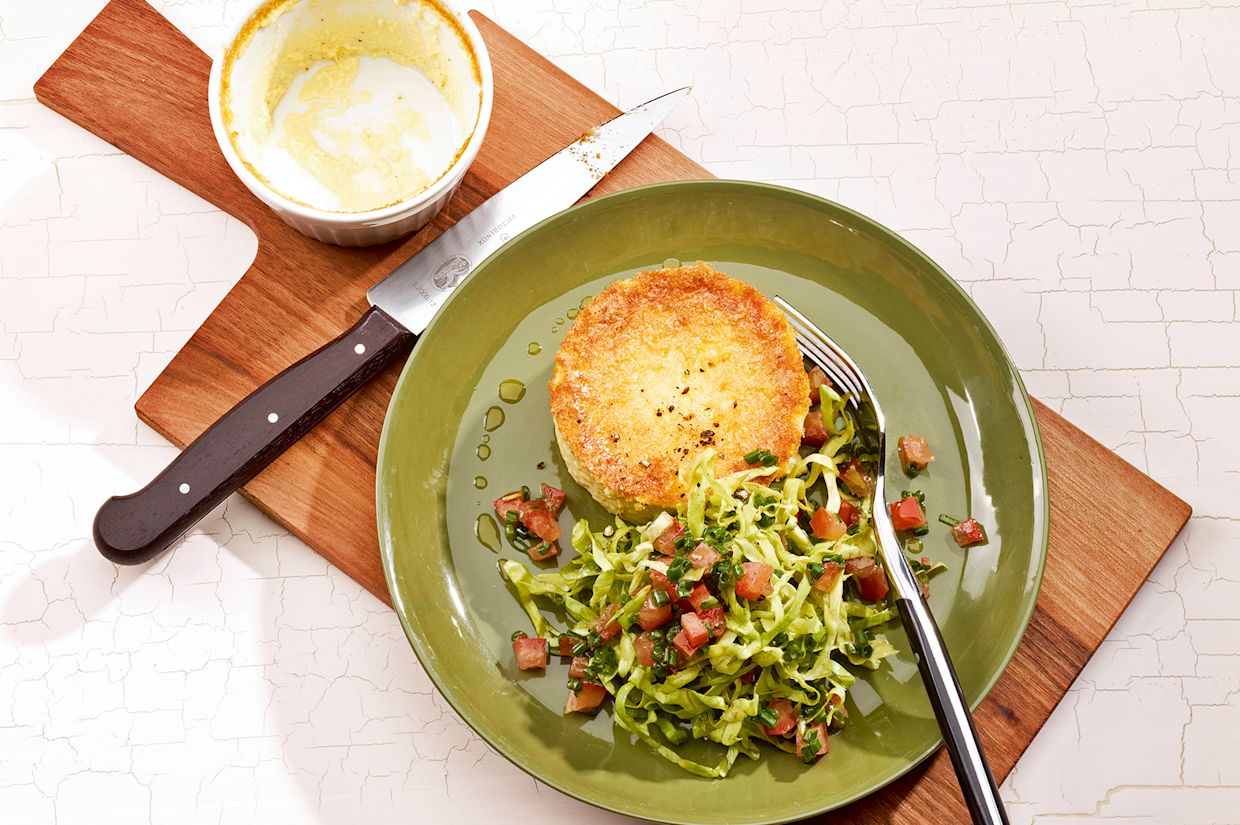 Käseflans mit Tomaten-Kopfsalat-Vinaigrette - Annemarie Wildeisens KOCHEN