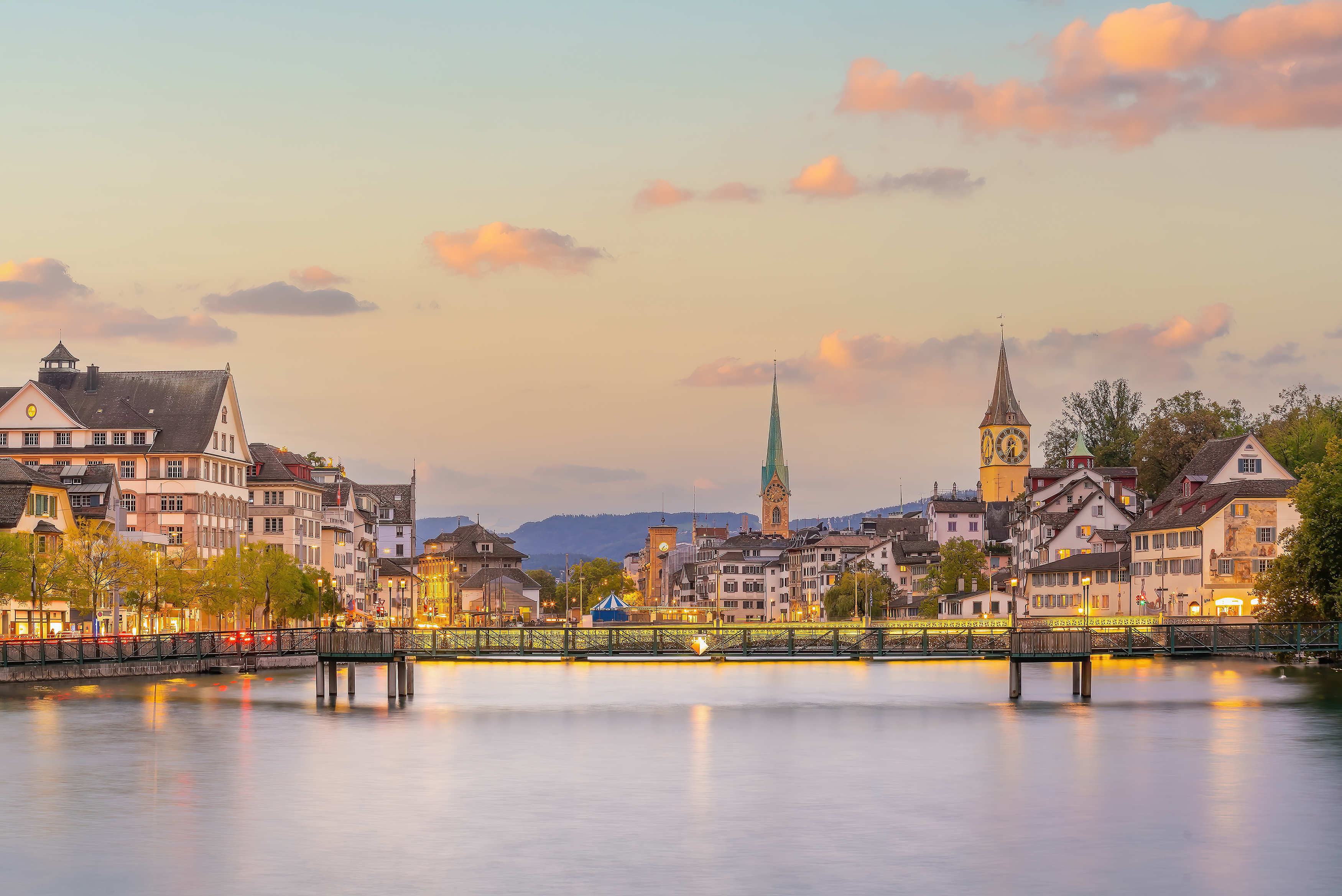 Szwajcaria to piękny, górzysty kraj o wielokulturowej historii. Poznaj szczegóły transportu ładunków w relacji Polska - Szwajcaria. | Omida Logistics