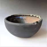 JH22-3 Large Bowl, h.18x34,5x34cm, earthenware, slip decoration, glaze TerraDelft1