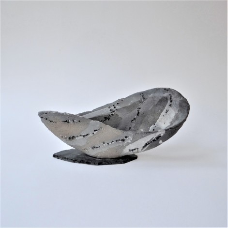 McW2112-5, Swing Low object, h.16x34x7,5cm, woodfired-stoneware, slate foot, TerraDelft1