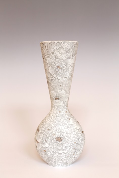 A17-4C-New-Guan-Ware-Vase-2016-h.25x10x6cm-handpainted-porcelain-goldluster-and-celadonglaze-front