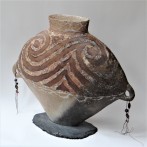 McW21-1 Majiayao Vase L1, h.68x85x14cm, woodfired stoneware on slate foot - porcelain beads on wire, TerraDelft2