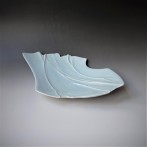 HG1807 Plate Leaf L, porcelain-celadon glaze, h.7x43,5x28cm, TerraDelft4