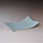 GH23D-G14 Plate leaf M, 5x37x14cm, porcelain-celadon, TerraDelft3