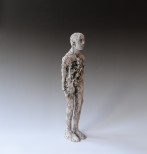 MJ24-3 Loner, figuur met glazuur, h.37,5x9x7cm, TerraDelft3