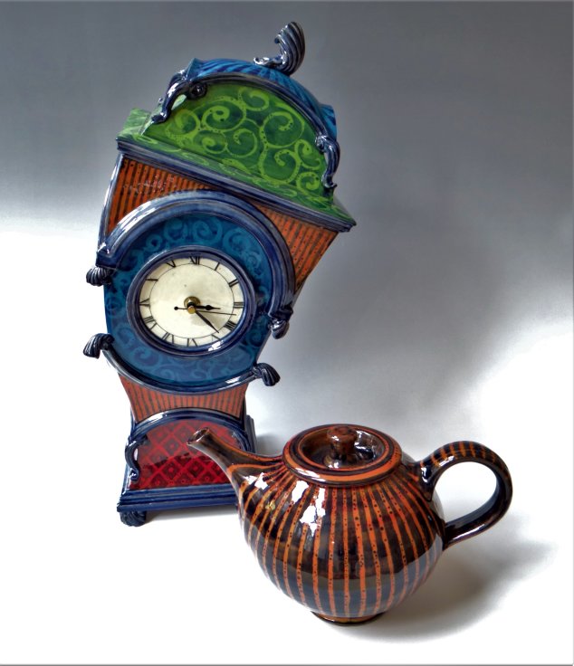 RE2303+2306 , Leaning Clock Fruitsalad and Teapot, TerraDelft